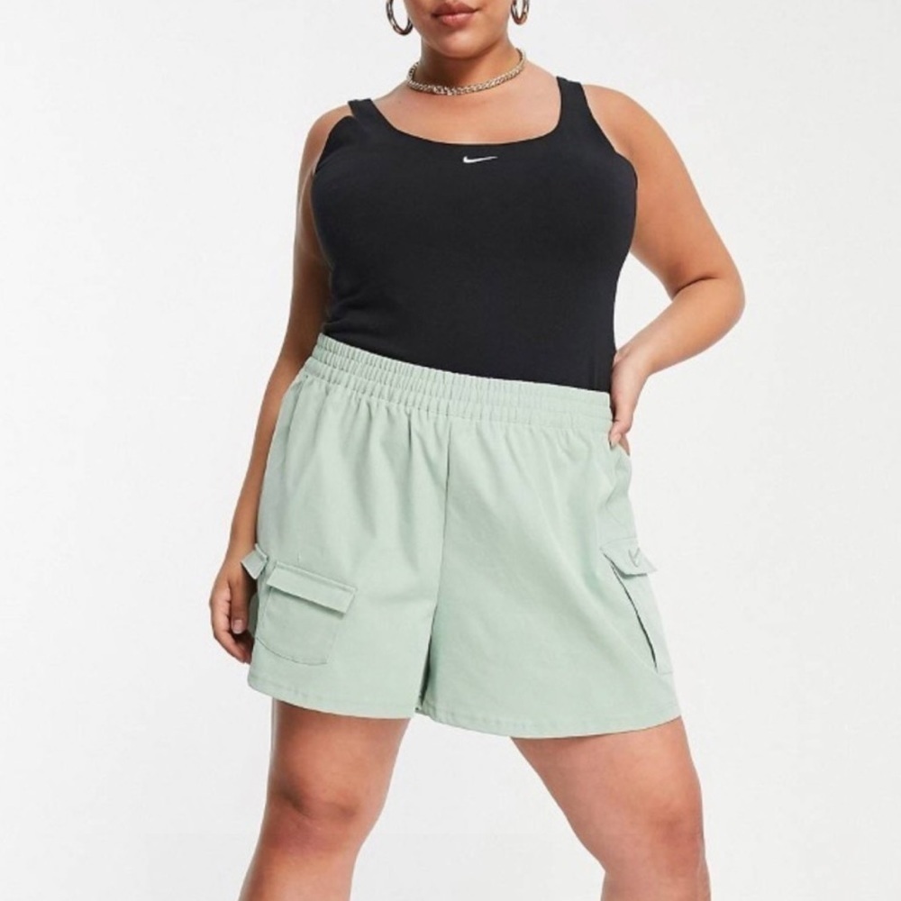 Nike Sportswear Swoosh Women's Cargo Utility Shorts Mint Green 1X